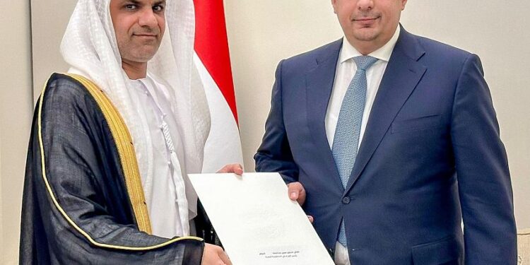 رئيس الوزراء يتسلم رسالة خطية من نائب الرئيس الاماراتي