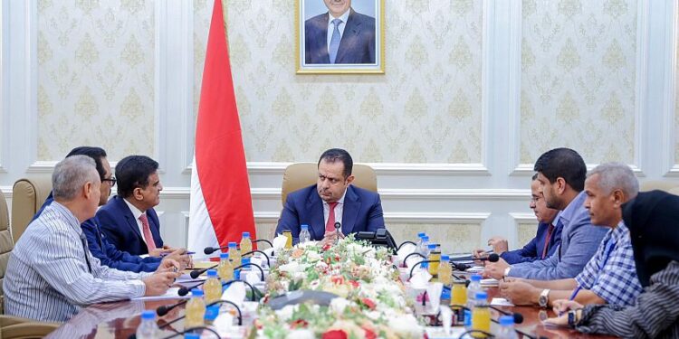 معين يبحث الوضع التمويني  للمشتقات النفطيه والغاز المنزلي