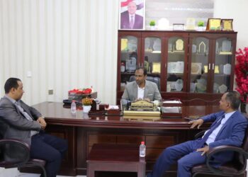 وكيل المهرة والامين العام  يستقبلان لجنة  وزارة الإدارة المحلية