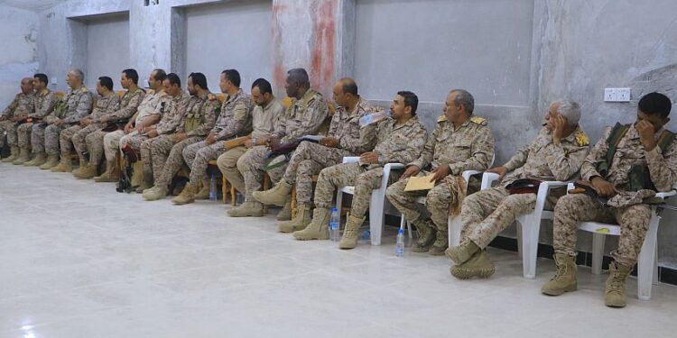 رئيس الأركان يناقش مع قيادة المنطقة العسكرية الثالثة آخر المستجدات الميدانية