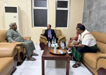 الارياني يناقش مع محافظ سقطرى  تفعيل الجوانب السياحية بالمحافظة