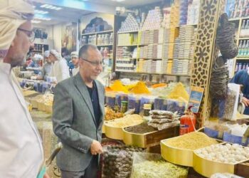 الاشول  يطلع على الجناح اليمني في القرية العالمية في دبي