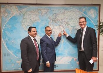 الاشول يبحث مع مدير منظمة التنمية الصناعية تعزيز الأمن الغذائي في اليمن