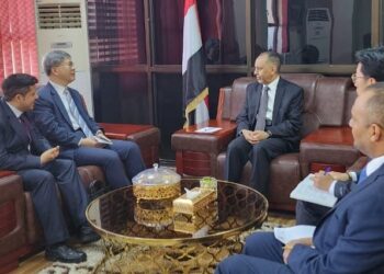 وزير الصناعة يبحث مع السفير الكوري تعزيز وتطوير العلاقات الاقتصادية بين البلدين