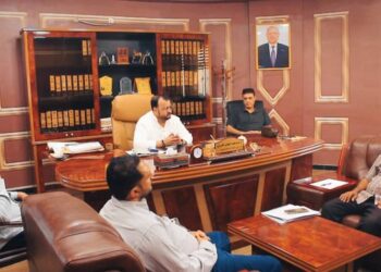 وزير الأشغال يرأس اجتماعا موسعا لقيادة مؤسسة الطرق وفروعها