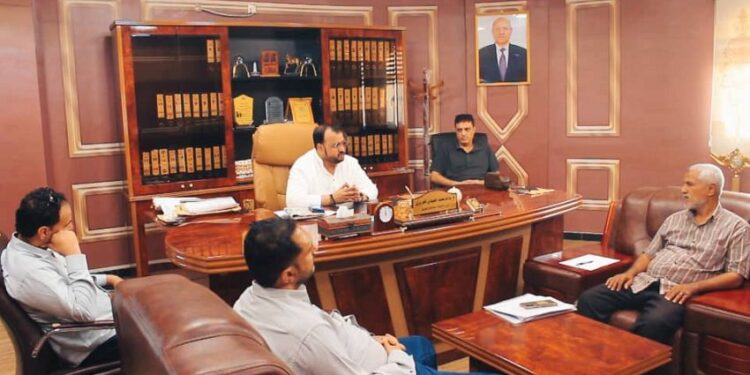 وزير الأشغال يرأس اجتماعا موسعا لقيادة مؤسسة الطرق وفروعها