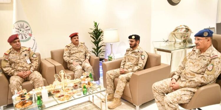 وزير الدفاع يزور قيادة القوات المشتركة في الرياض