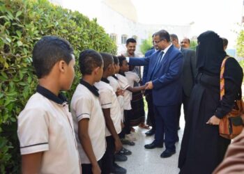 الزعوري يتفقد صندوق الرعاية ودار الايتام بالمكلا