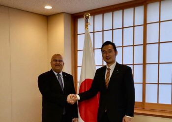 السنيني يبحث مع نائب وزير الخارجية الياباني تعزيز العلاقات الثنائية