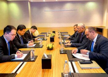 الزُبيدي يناقش مع  السفيرين الصيني والروسي مستجدات العملية السياسية في اليمن