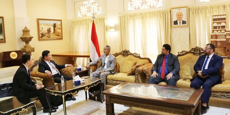 وكيل وزارة الصحة يشيد بالدعم الصيني للقطاع الصحي