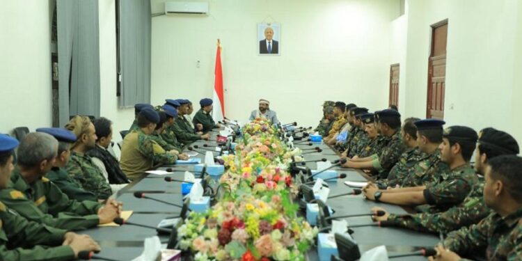 العرادة يترأس اجتماعاً موسعاً للقيادات الأمنية بمحافظة مأرب