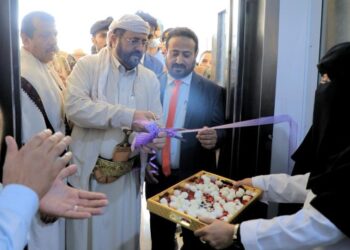 العرادة يفتتح قسمي الأمومة والطوارئ التوليدية بمستشفى مأرب العام