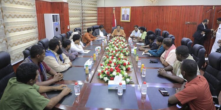 مناقشة سير العملية التعليمية في المهرة