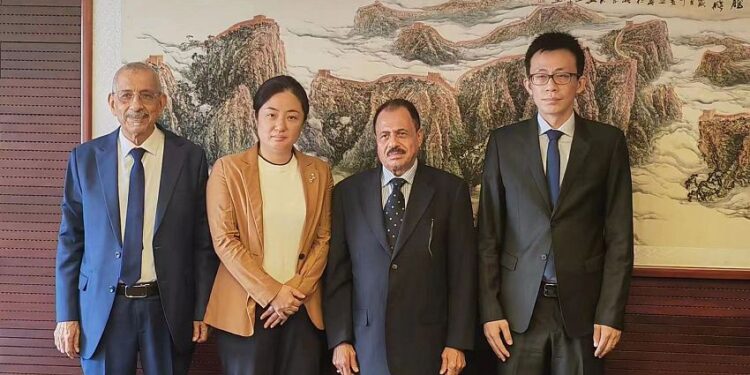 الميتمي يبحث مع مسئول صيني زيادة المنح للطلاب اليمنيين