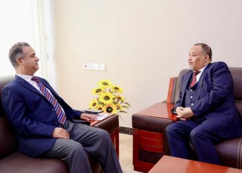 باحارثه  يبحث مع السفير الليبي التعاون  في مجال الاستثمار