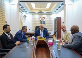 وزير التخطيط يبحث مع مدير ا(الاوتشا) جهود مواجهة الأزمة الإنسانية