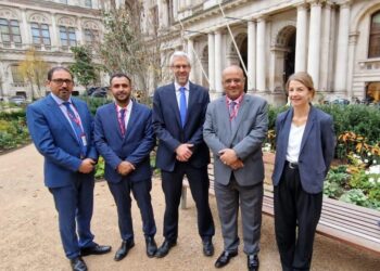 وزير التخطيط يبحث مع مسؤول بريطاني دعم اليمن في المجالات الإنسانية والتنموية