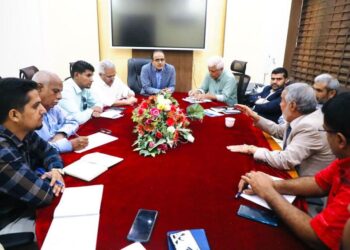 وزير الصحة يؤكد دعم الحكومة لقطاع الصناعات الدوائية الوطنية