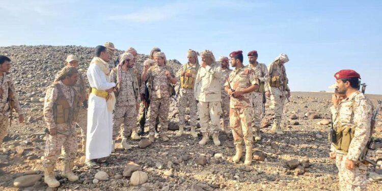 قائدان عسكريان يتفقدان الخطوط الأمامية بجبة رغوان ومحزام ماس
