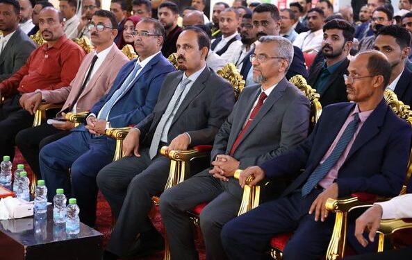 محافظ حضرموت ووزير الشؤون الاجتماعية  يدشنان منتدى “تضامن” الدولي للتنمية بالمكلا