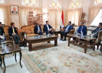 وزير الداخلية يلتقي القائم بأعمال السفير الياباني وعدد من الملحقين الامنيين