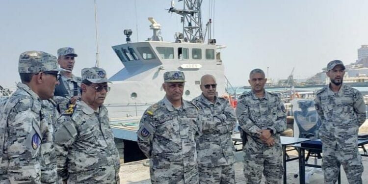 خفر السواحل تكرّم عدد من الضباط والجنود