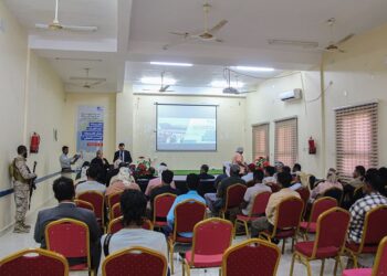 محافظ سقطرى يفتتح ورشة تدريبية حول الاستجابة والتعامل مع التسرب النفطي