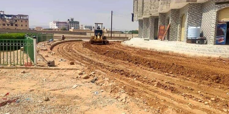 استمرار أعمال صيانة وتأهيل عدد من شوارع عتق  بشبوه