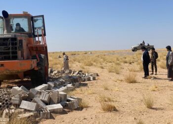 إزالة المباني العشوائية بأحواض ترسيب الصرف الصحي بعتق بشبوه