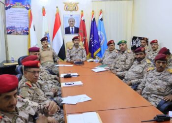 رئيس  الأركان العامة  يجتمع  برؤساء الهيئات و قادة المناطق العسكرية