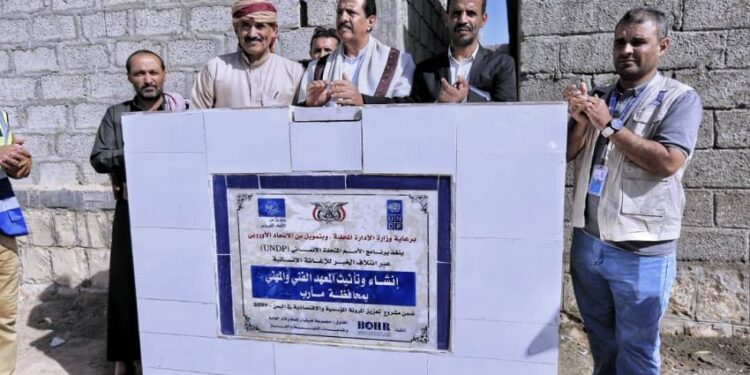 وضع حجري أساس للمعهد مهني وورشة مركزية لصندوق النظافة بمارب