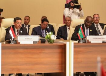 بن مبارك و الزنداني يشاركان في الاجتماعات التحضيريه للقمتين العربية  والاسلاميه