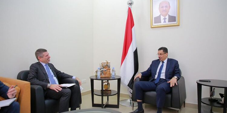 وزير الخارجية يلتقي السفير الأمريكي والقائم باعمال السفاره الصينيه