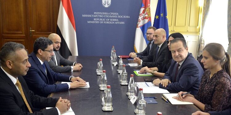 وزير الخارجية يعقد جلسة مباحثات مع النائب الأول لرئيس وزراء صربيا
