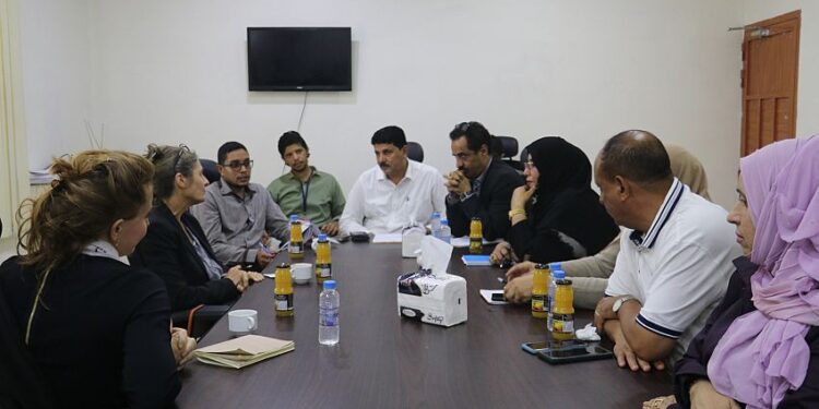 السفيره الهولنديه تلتقي لجنه التحقيق ووزير الماليه  ومحافظ عدن