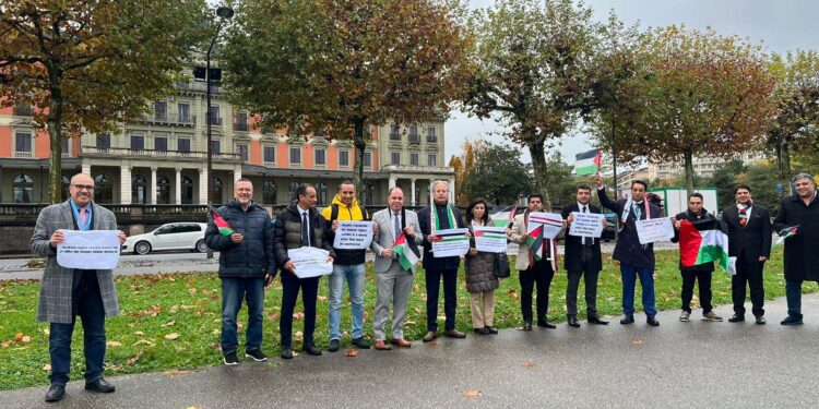 وقف تضامنيه امام مبني  المفوضيه الساميه بجنيف تضامنا مع ضحايا التعذيب