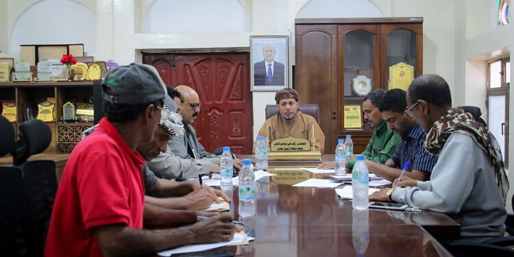 مناقشة التقارير المالية والموازنة التشغيلية لصندوق النظافة في سقطرى