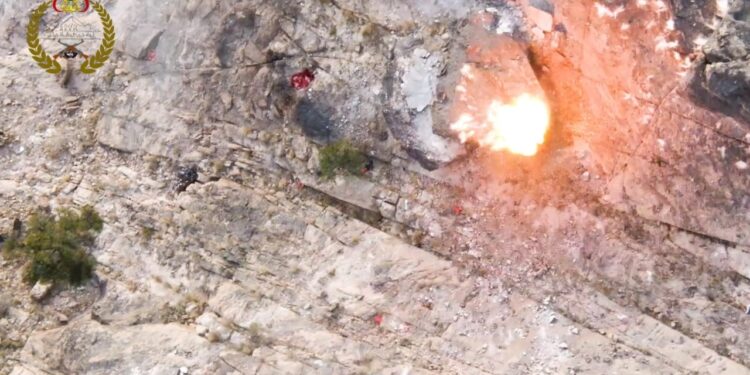 قوات الجيش في محور الزامات تكبد الميليشيات خسائر فادحة