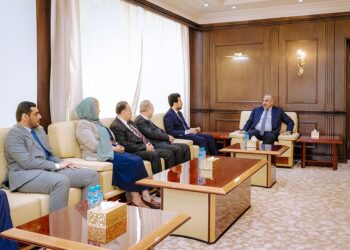 الزبيدي يناقش مع قيادة هيئة التشاور والمصالحة الجهود ذات الصلة بعملية السلام.