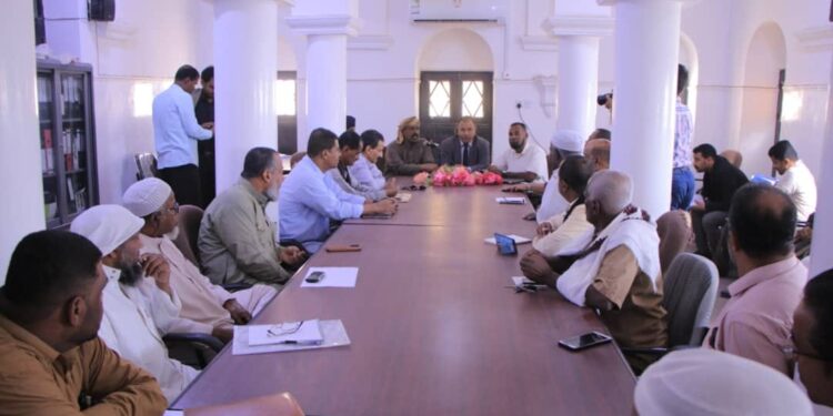 تفاصيل زياره العامري لمديريه تريم بحضرموت