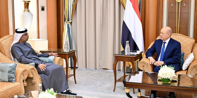 العليمي يبحث مع السفير  الاماراتي  مستجدات عمليه السلام