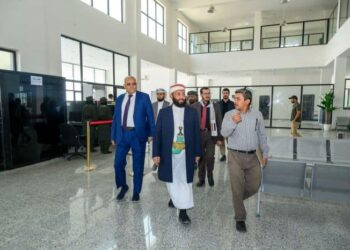 وزير الأوقاف ومحافظ تعز يزوران مطار المخا الدولي