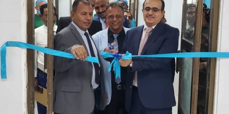 بحيبح والعامري يفتتحان ويتفقدان عدد من مشاريع القطاع الصحي بوادي حضرموت