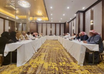 بن دغر يلتقي هيئة رئاسة مجلس حضرموت الوطني