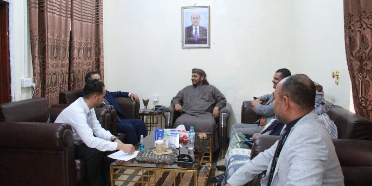 محافظ سقطرى يستقبل السفير الليبي