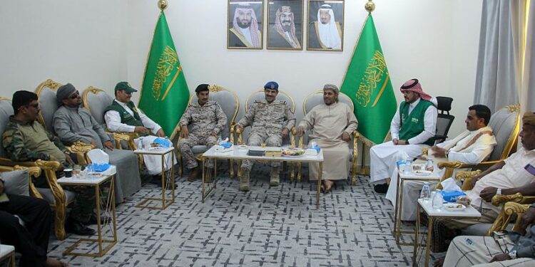 محافظ سقطرى يلتقي مدير العمليات العسكرية المدنية بالقوات المشتركة