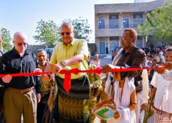 محافظ تعز يطلع على أوضاع السجن المركزي بالمحافظة