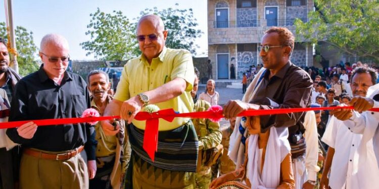 محافظ تعز يطلع على أوضاع السجن المركزي بالمحافظة