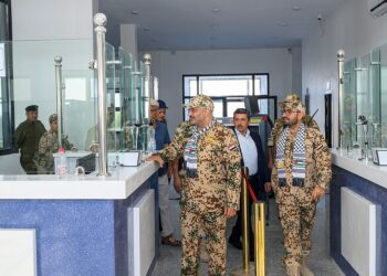 العميد طارق يطلع على الترتيبات النهائية لافتتاح مطار المخا الدولي